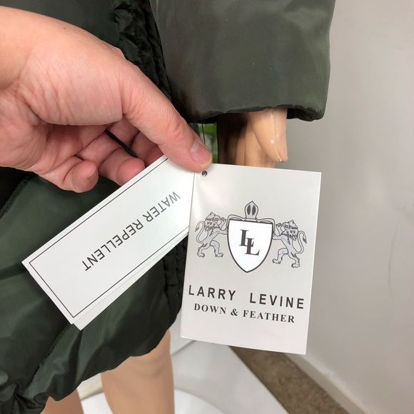 Larry Levine Women ‘s Faux Fur Hood Coat Small - Picture 5 of 8